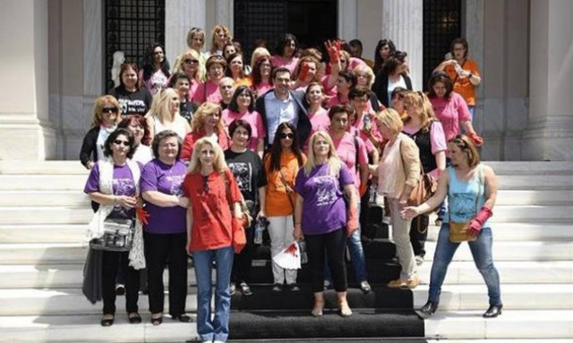 Τσίπρας σε καθαρίστριες: Το παράδειγμά σας δίνει δύναμη σε όλους μας