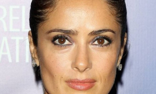 Πόσο κιτς: Αυτή η εμφάνιση της Salma Hayek είναι σκέτη… απογοήτευση!