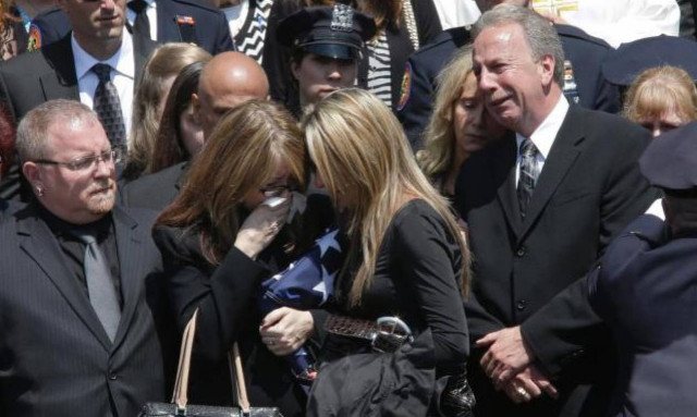 ΗΠΑ: Κοσμοπλημμύρα στην κηδεία του αστυνομικού που πυροβολήθηκε εν ώρα καθήκοντος