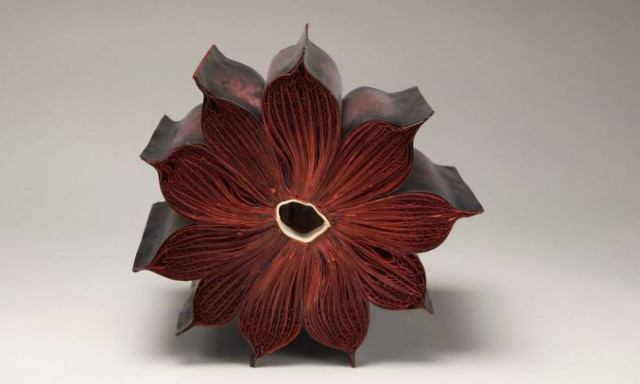 Τα παλιά βιβλία γίνονται γλυπτά (photos)