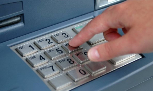 Θεσσαλονίκη: Της έκλεψε την κάρτα ανάληψης και «έφαγε» χρήματα