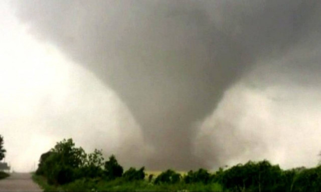 ΗΠΑ: Ένας νεκρός και αρκετοί αγνοούμενοι από κυκλώνες  (video)