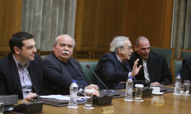 Αγώνα δρόμου αρχίζει η κυβέρνηση για να κλείσει η συμφωνία