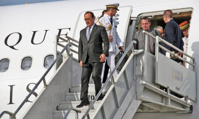 «Ιστορική» επίσκεψη του Ολάντ στην Κούβα