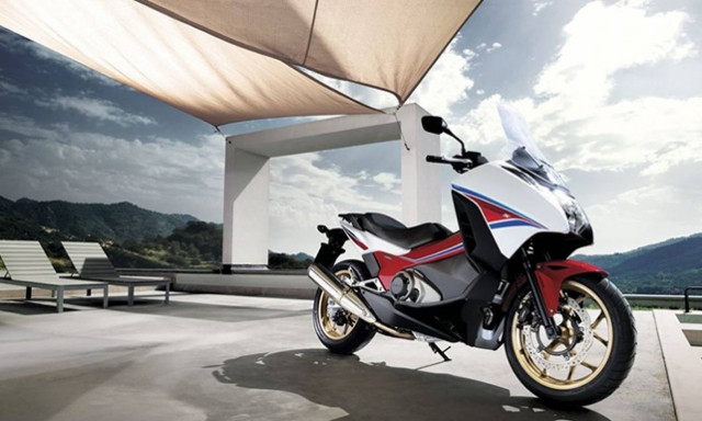 Honda Integra 750 - THE SCOOTERCYCLE