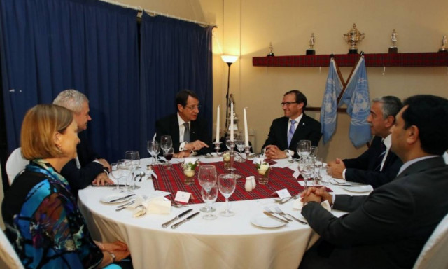 Κυπριακό: Ξαναρχίζουν οι συνομιλίες μεταξύ των δύο κοινοτήτων