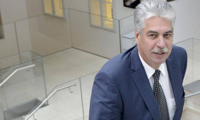 Αυστριακός ΥΠΟΙΚ: Υπόθεση της ελληνικής κυβέρνησης το δημοψήφισμα