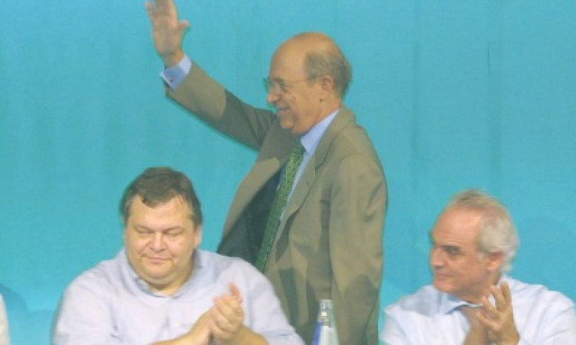 Σημίτης και Βενιζέλος καταθέτουν για τα εξοπλιστικά (pics)