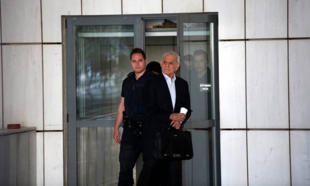 Σημίτης: Το πάρτι των εξοπλισμών οφείλεται στα... Ίμια!