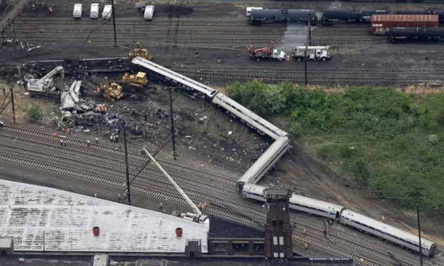 Με διπλάσια ταχύτητα έτρεχε το τρένο που εκτροχιάστηκε στη Φιλαδέλφεια των ΗΠΑ