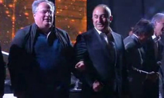 Κοτζιάς-Τσαβούσογλου: Πήραν μαζί το μικρόφωνο και ξεφάντωσαν...(video)