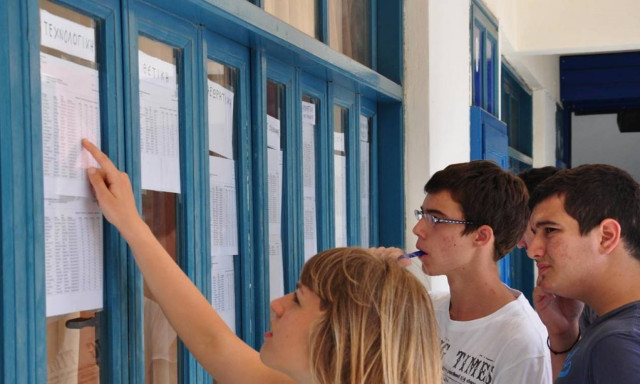 Πανελλήνιες 2015: Αυλαία για τις πανελλαδικές με τη Νεοελληνική Γλώσσα