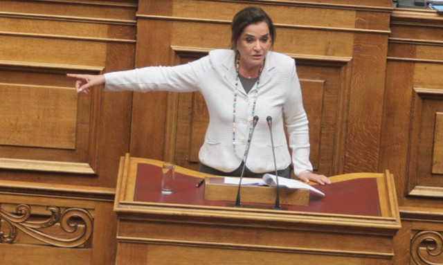 Κινητοποιείται η Ντόρα για «μεταβατική» αρχηγός!