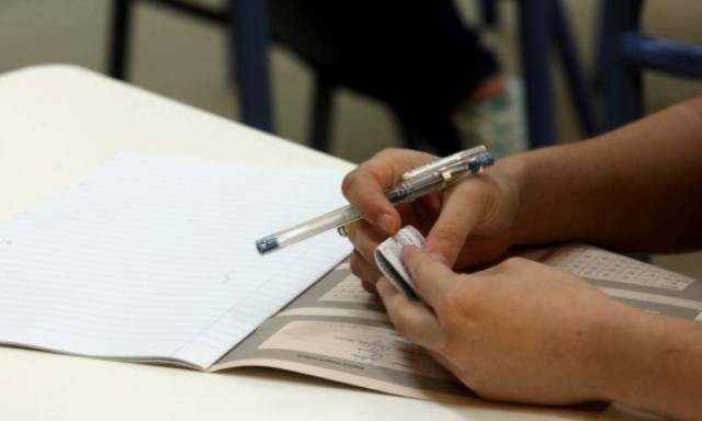 Πανελλήνιες 2015: Όλα έτοιμα για την Δευτέρα (18/5) - Με Νεοελληνική Γλώσσα ξεκινούν οι εξετάσεις
