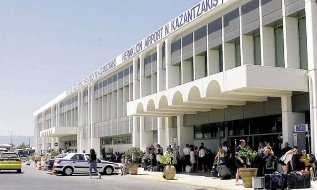Ηράκλειο: Συλλήψεις στο αεροδρόμιο για πλαστά ταξιδιωτικά έγγραφα