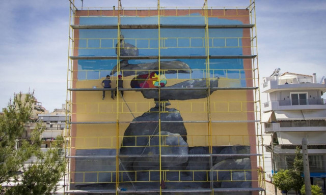 Γκράφιτι ενάντια στο ρατσισμό στο 1ο Γυμνάσιο-Λύκειο Δραπετσώνας