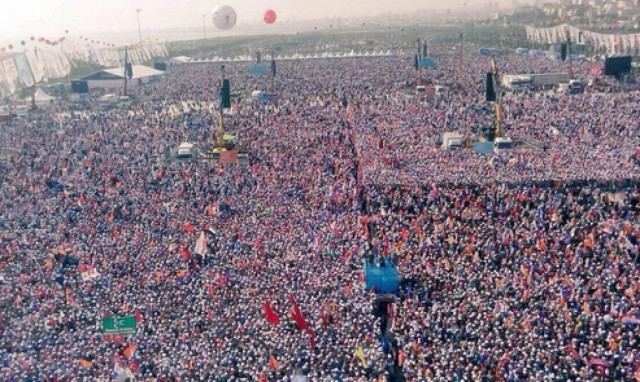 Τουρκία: Ογκώδης προεκλογική συγκέντρωση στη Κωνσταντινούπολη