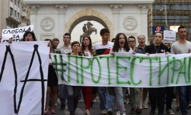 Mεγάλη αντικυβερνητική συγκέντρωση της αντιπολίτευσης στα Σκόπια