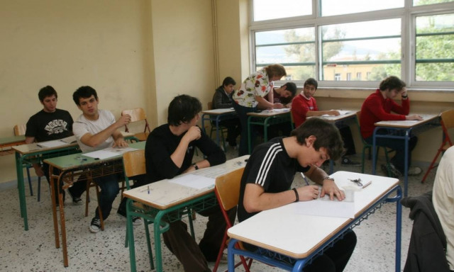 Πανελλήνιες 2015: Αρχίζουν οι Πανελλαδικές εξετάσεις με τη Νεοελληνική Γλώσσα