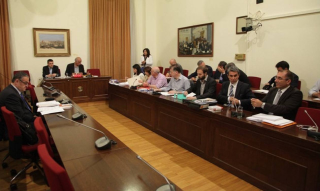 Ένταση στην Εξεταστική για τα μνημόνια: Λίστες μαρτύρων καταθέτουν τα κόμματα