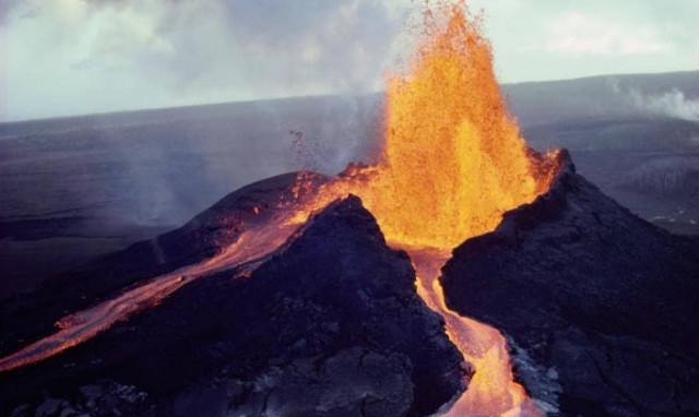 Χαβάη: Σε επιφυλακή λόγω πιθανής έκρηξης ηφαιστείου (video)