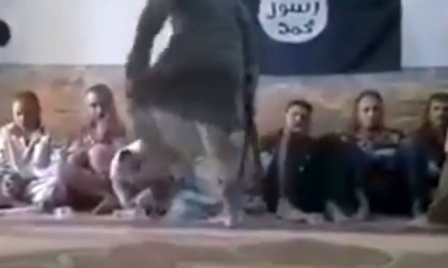 Τζιχαντιστές «σάπισαν» στο ξύλο... τζιχαντιστές γιατί κάπνιζαν! (video)