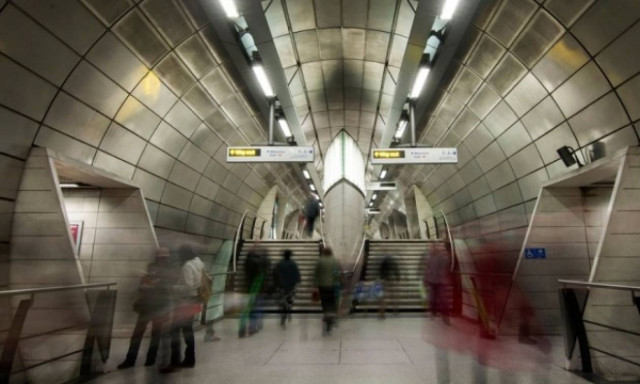 Έκαναν σεξ στην αποβάθρα του μετρό μπροστά στον κόσμο