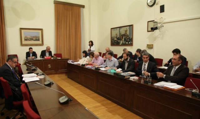 Ποια πρόσωπα ζητούν τα κόμματα να καταθέσουν στην εξεταστική για τα Μνημόνια