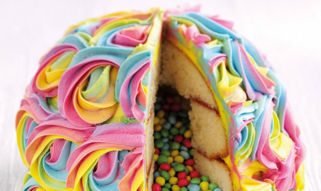 Επική φάρσα: Αυτή η μικρή δε θα ξαναφάει τούρτα μετά από αυτό (video)