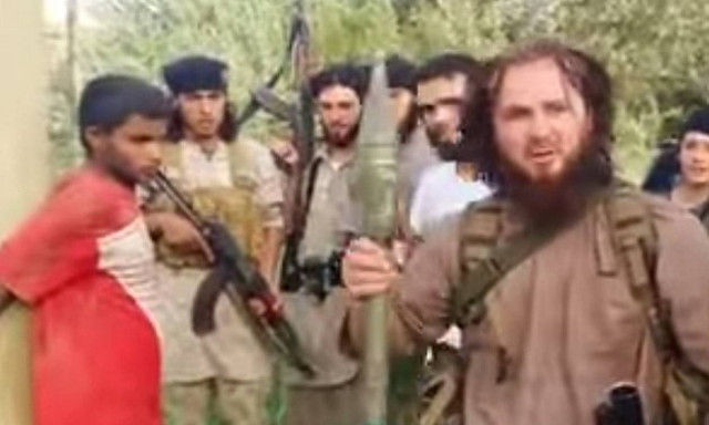 Σοκ: Τζιχαντιστές εκτελούν όμηρο με μπαζούκας! (video)