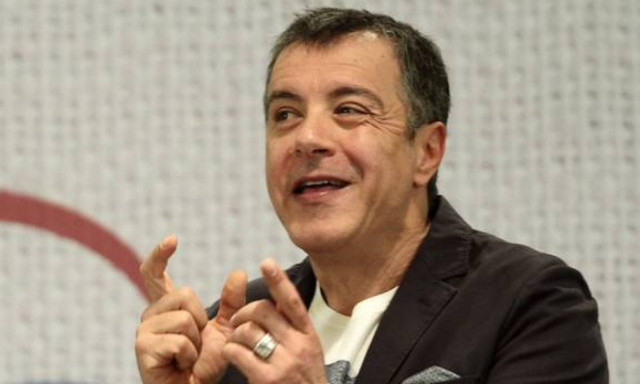 Θεοδωράκης: Τι έχει να προσφέρει ο Βαρουφάκης στην πολιτική;