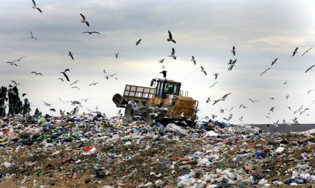 ΥΠΕΣ: Αμεση αποκατάσταση των 49 ανεξέλεγκτων χωματερών της Μακεδονίας