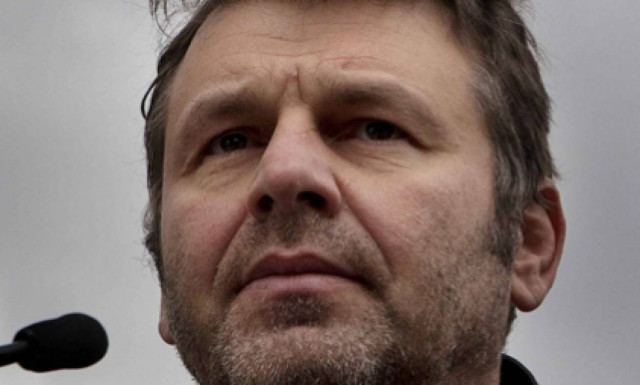 Ο Γκλέτσος πλάκωσε στο ξύλο τον… Γκλέτσο