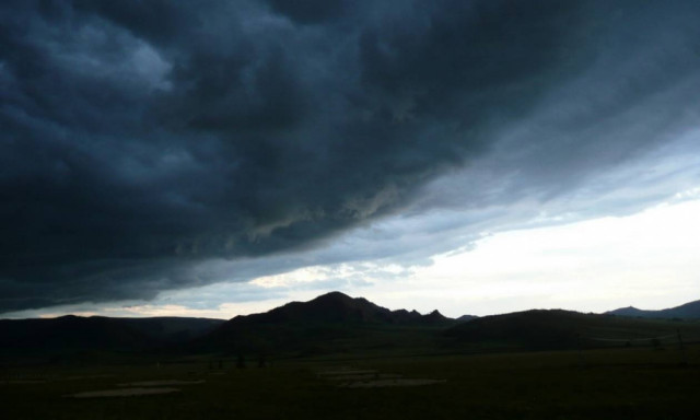 Με συννεφιά, βροχές αλλά και άνοδο της θερμοκρασίας ο καιρός της Παρασκευής (22/5)