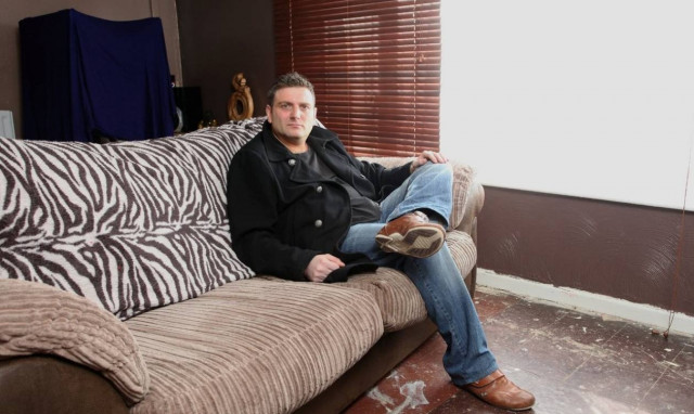 O άνδρας που γεννήθηκε χωρίς πέος μιλά για όλα