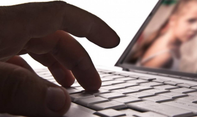 Σάτυρος ξεκίνησε από ερωτικά διαδικτυακά μηνύματα κι έφτασε μέχρι την ασέλγεια σε βάρος ανήλικης