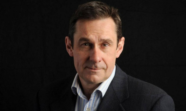 Ο Βρετανός δημοσιογράφος Πολ Μέησον «ξεγυμνώνει» τις εφημερίδες των Ελλήνων εργολάβων