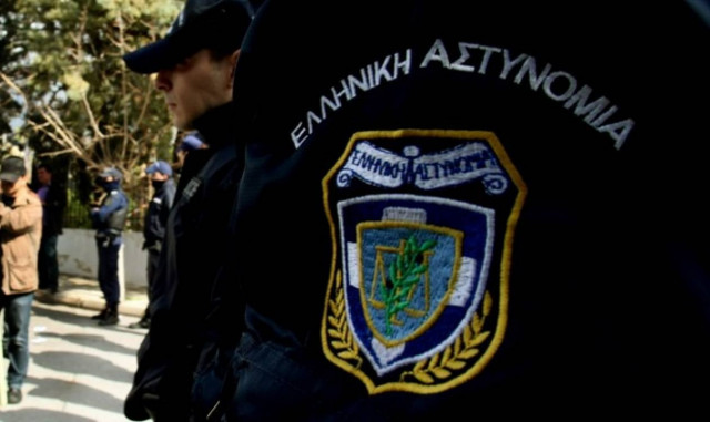 Καλαμάτα: Συνελήφθη 36χρονος για όπλα, ναρκωτικά και βεγγαλικά