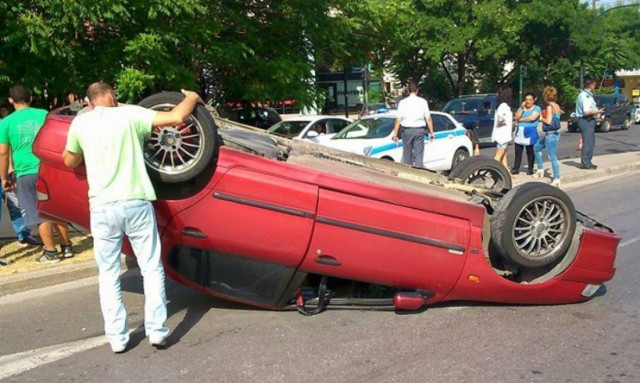 Βόλος: Άγιο είχαν μητέρα και γιος που το αυτοκίνητό τους τούμπαρε