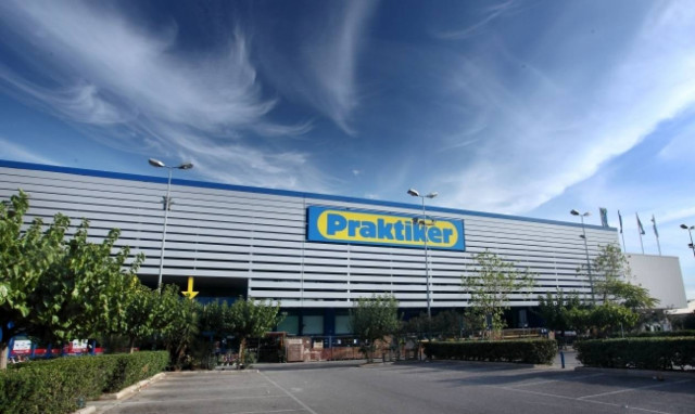 Γυναίκα μόνη ανακαινίζει!