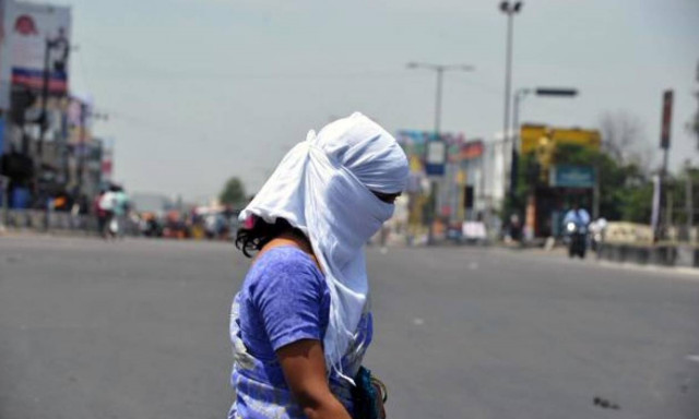 Ινδία: Ξεπέρασαν τους 500 οι νεκροί από τον καύσωνα (videos)