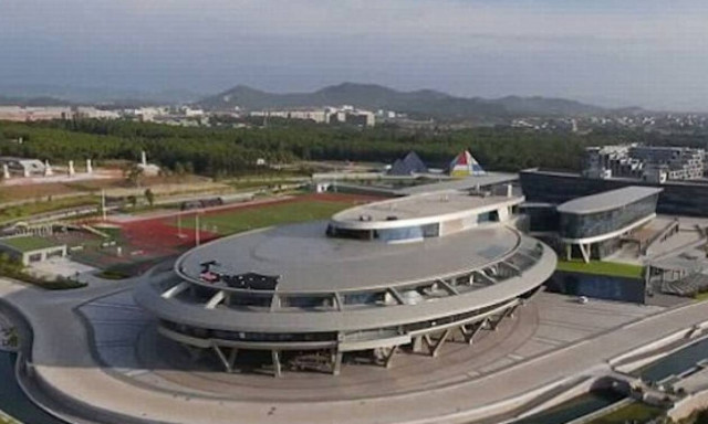 Ξόδεψε 1,4 εκατ. ευρώ κι έφτιαξε γραφεία εταιρείας στο σχήμα του USS Enterprise