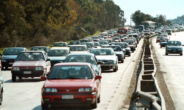 Δείτε ποιοι φόροι αλλάζουν στα αυτοκίνητα – Όλες οι αλλαγές για τα τέλη κυκλοφορίας