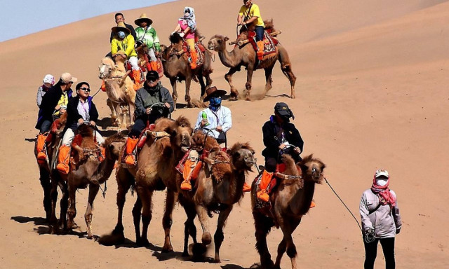 Διασχίζοντας την έρημο σαν… τουρίστας (Photos)