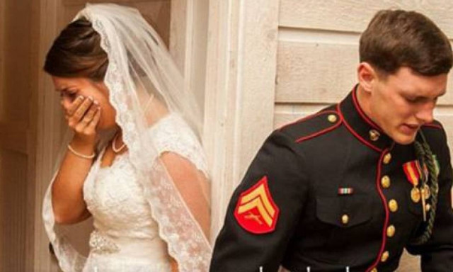 Η φωτογραφία του πεζοναύτη που έχει συγκινήσει στο διαδίκτυο