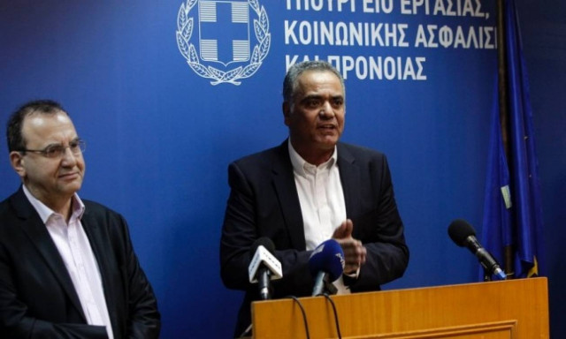 Σκουρλέτης και Στρατούλης επιμένουν σε κατώτατο μισθό και 13η σύνταξη