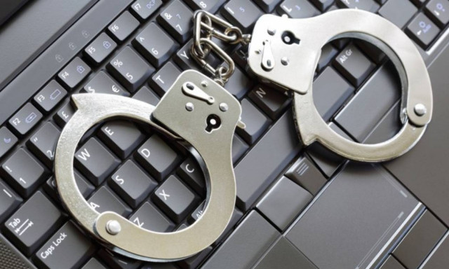 Δικογραφία για διαδικτυακό ρατσιστικό σχόλιο κατά μεταναστών