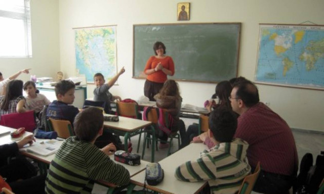 Επανέρχονται οι απολυμένοι εκπαιδευτικοί - 2.413 οργανικές θέσεις