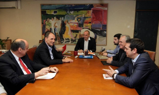 Στο ΥΠΟΙΚ ο Τσίπρας-Έκτακτη σύσκεψη της ομάδας διαπραγμάτευσης