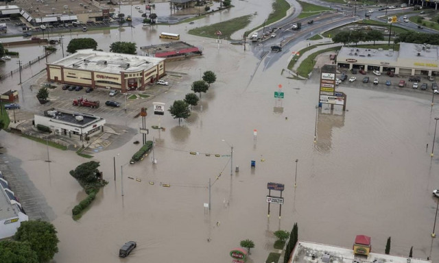 Χάος στο Τέξας και την Οκλαχόμα - Αυξάνεται ο αριθμός των νεκρών από τις πλημμύρες (photos)